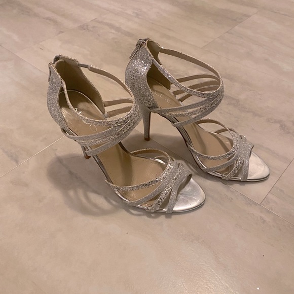 Silver Stilettos size 8.5 - Picture 4 of 7